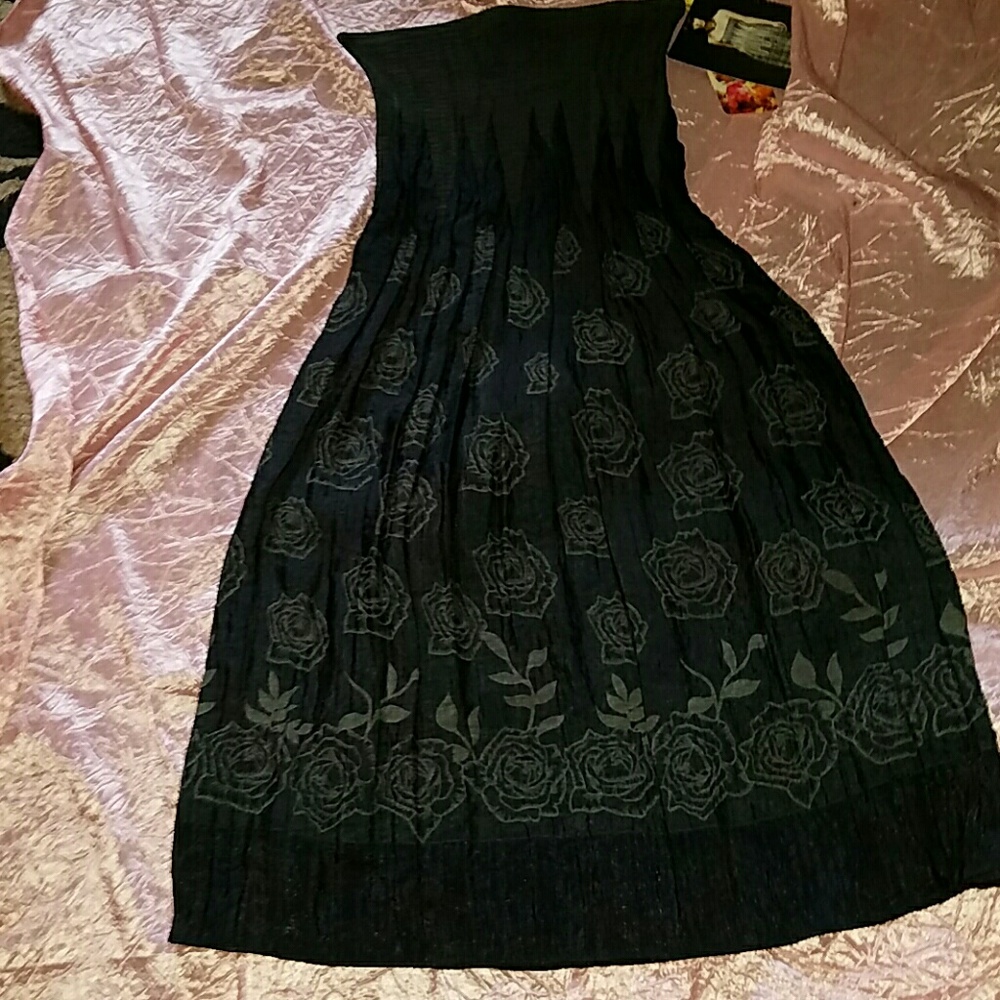 Gorgeous! NWT Black and Green Strapless